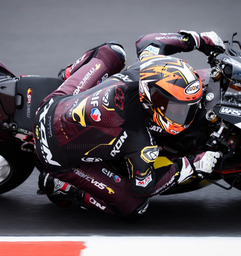Lowes makes flying start in Most 5