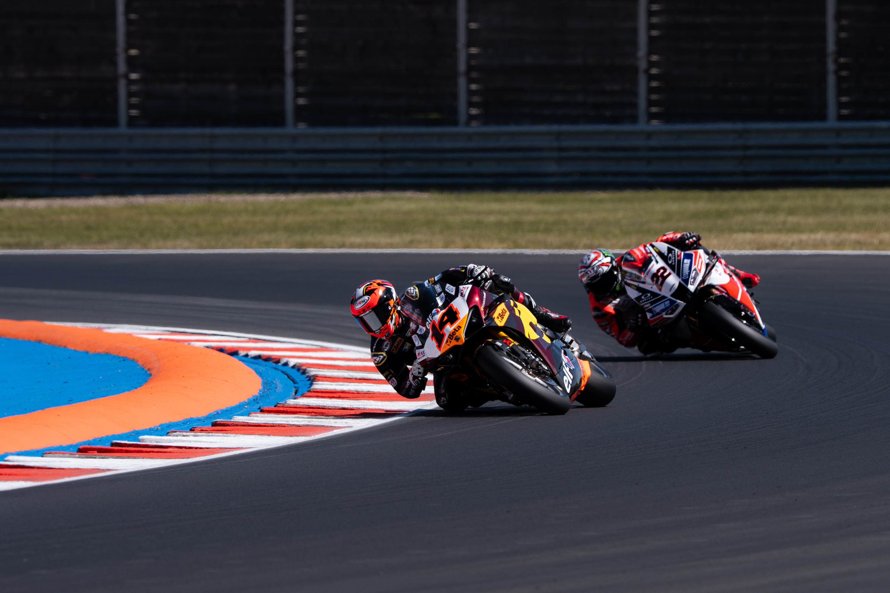 Lowes charges into top six in Most battle 1