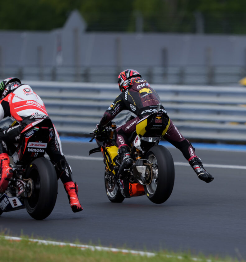Lowes makes Most of Sunday with pair of fighting fourths 1