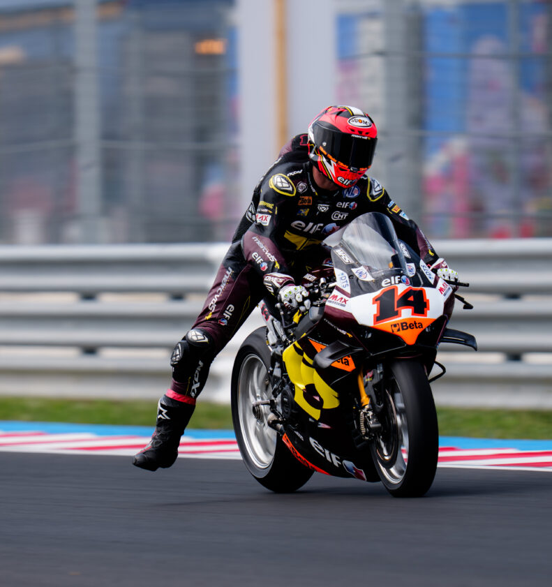 Lightning-fast Lowes tops day one in Hungary 5