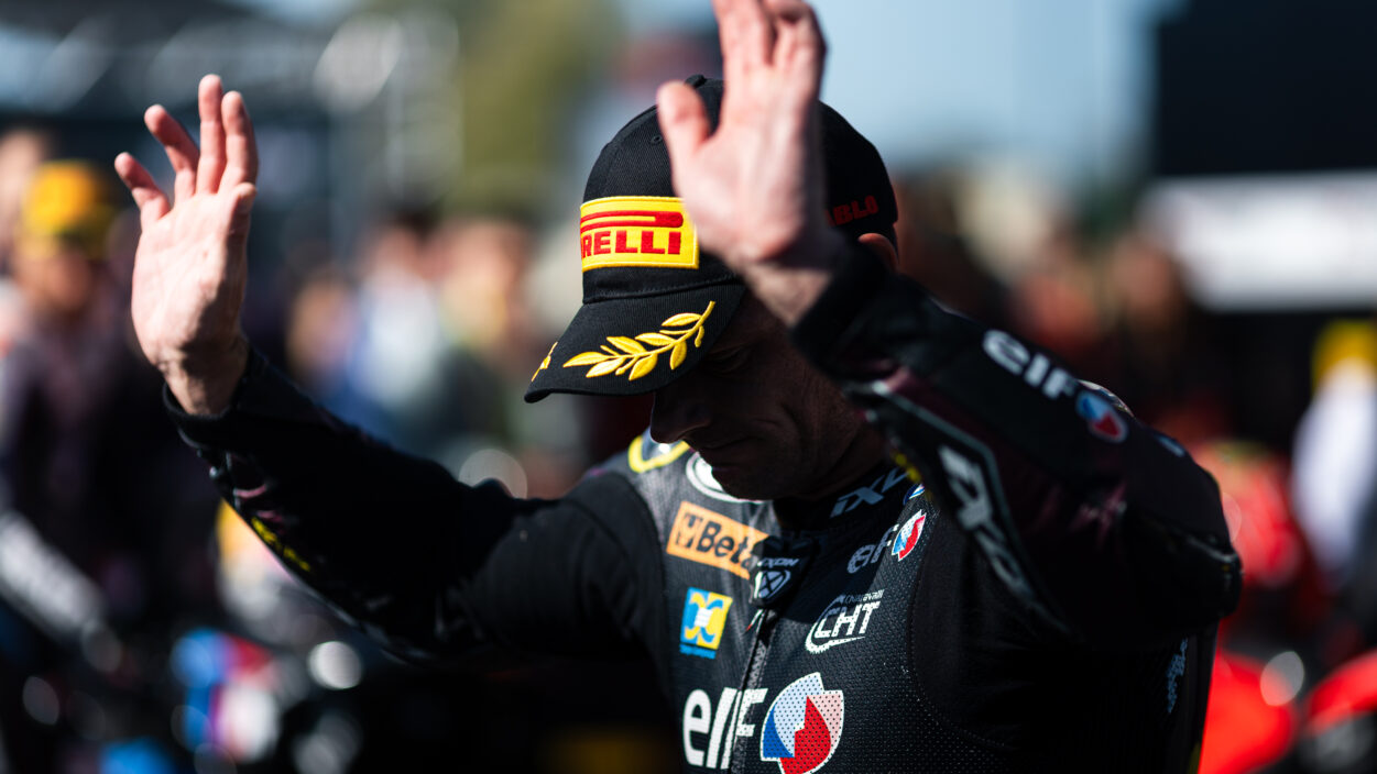 Lowes ninth after falling from podium fight 15
