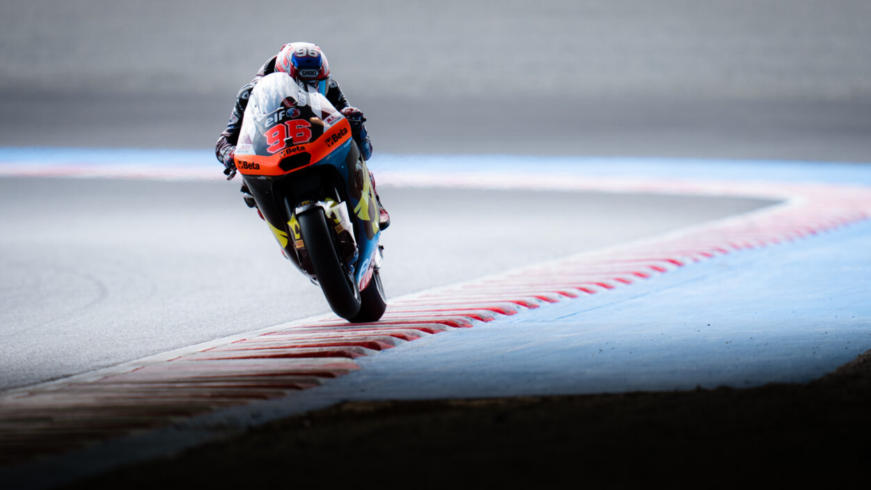 Dixon opens up on top in Motegi 43