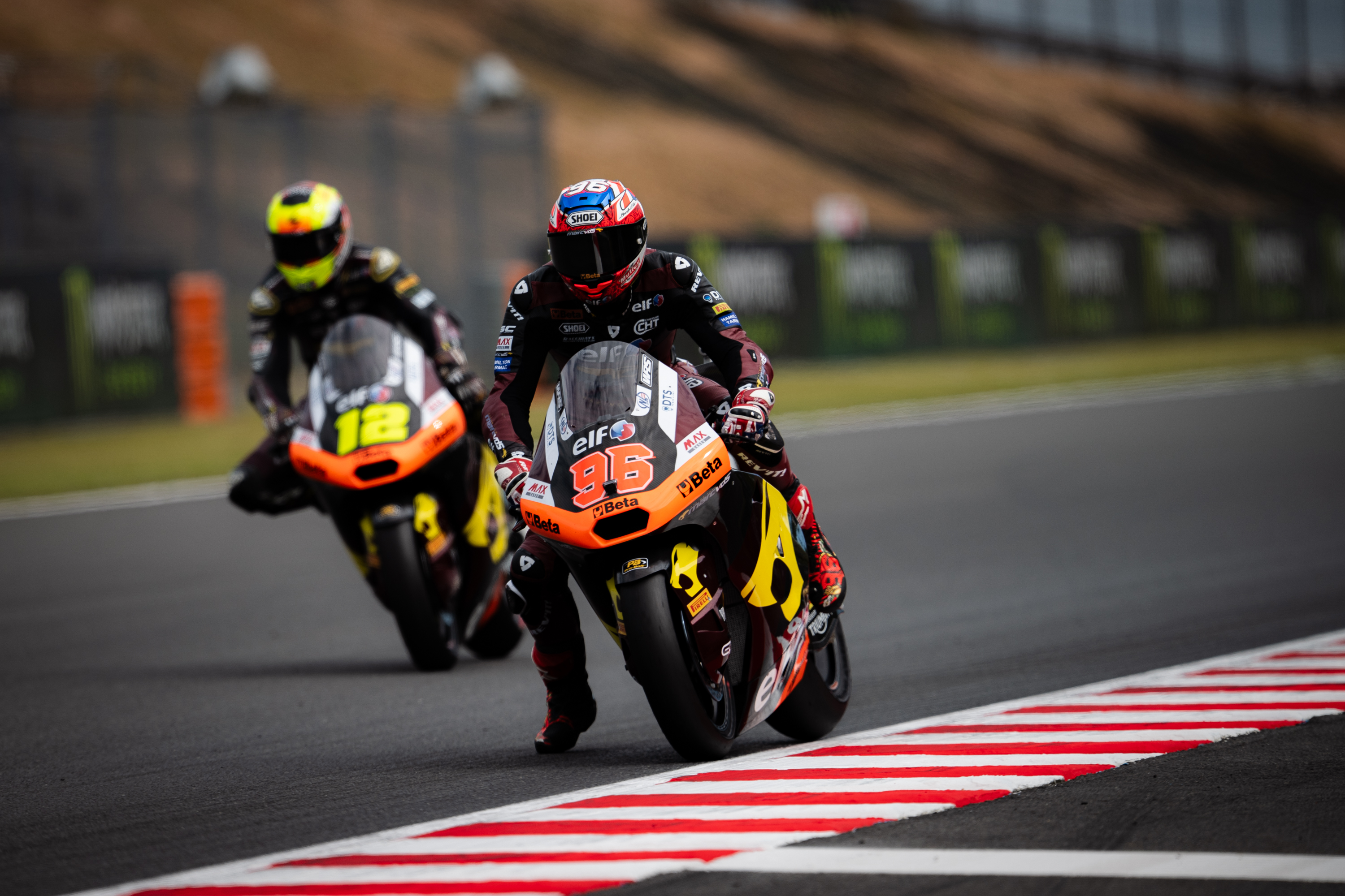 Dixon aiming for victory push from second row 1