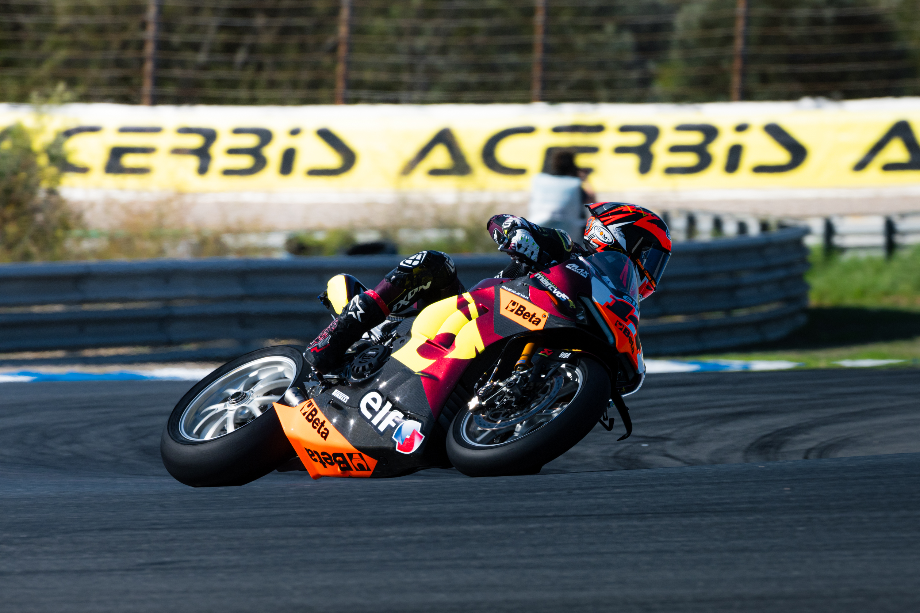 Lowes makes positive progress on day one in Portugal 1