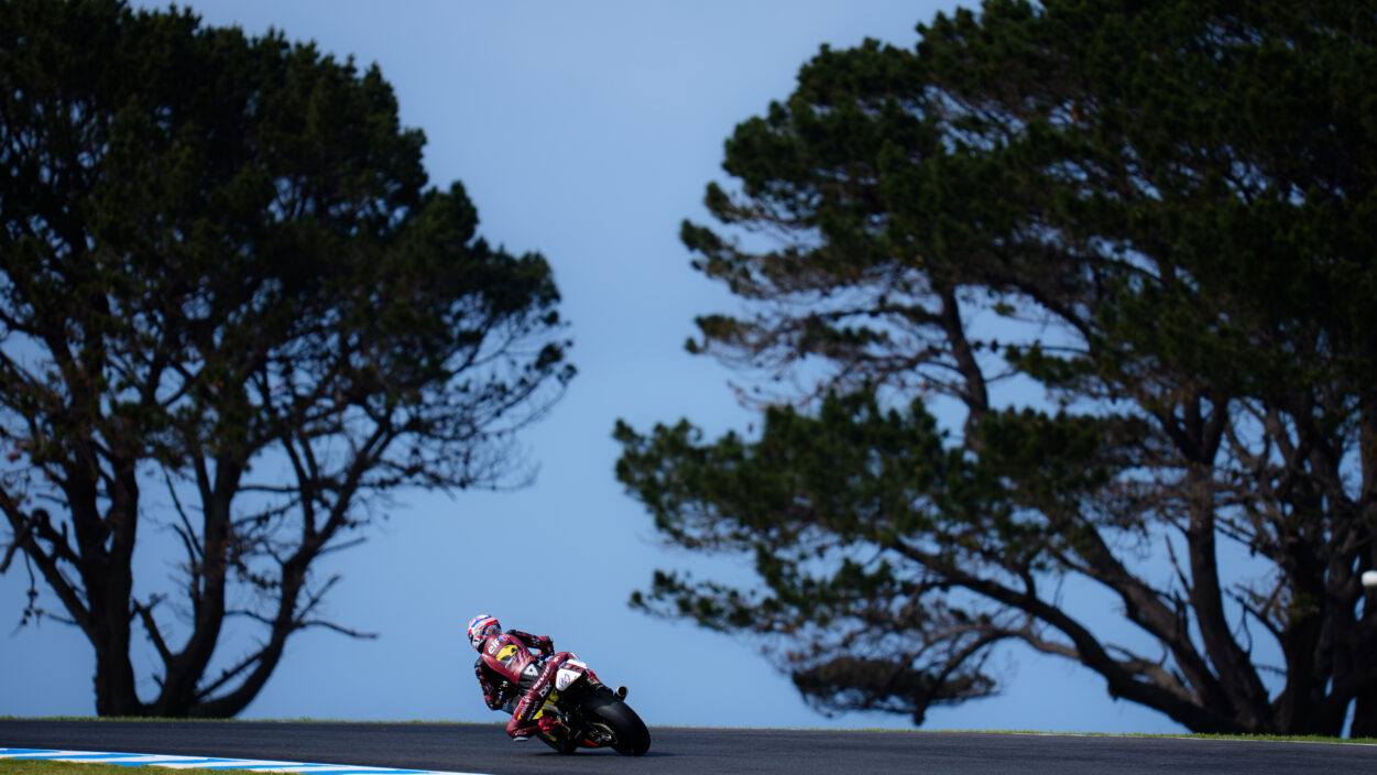 Dixon flying in fourth on blustery Phillip Island 11