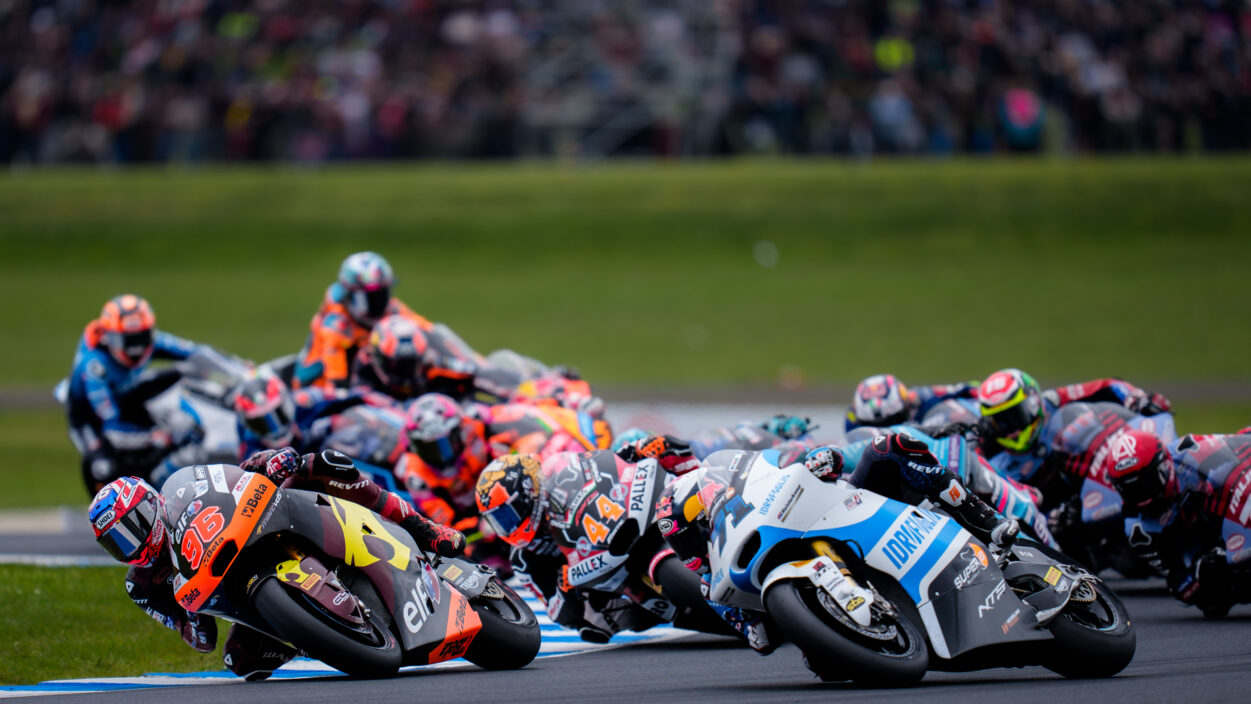 Fighting fifth for Dixon in Phillip Island thriller 11