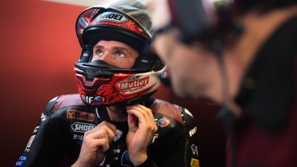 Dixon in the groove after promising Portugal opening 11