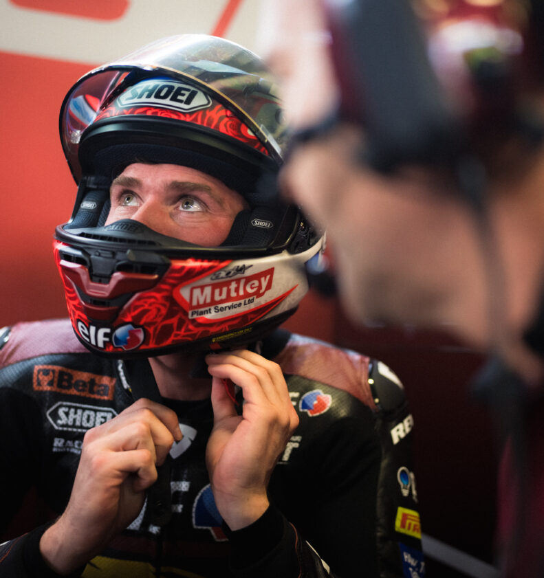 Dixon in the groove after promising Portugal opening 1