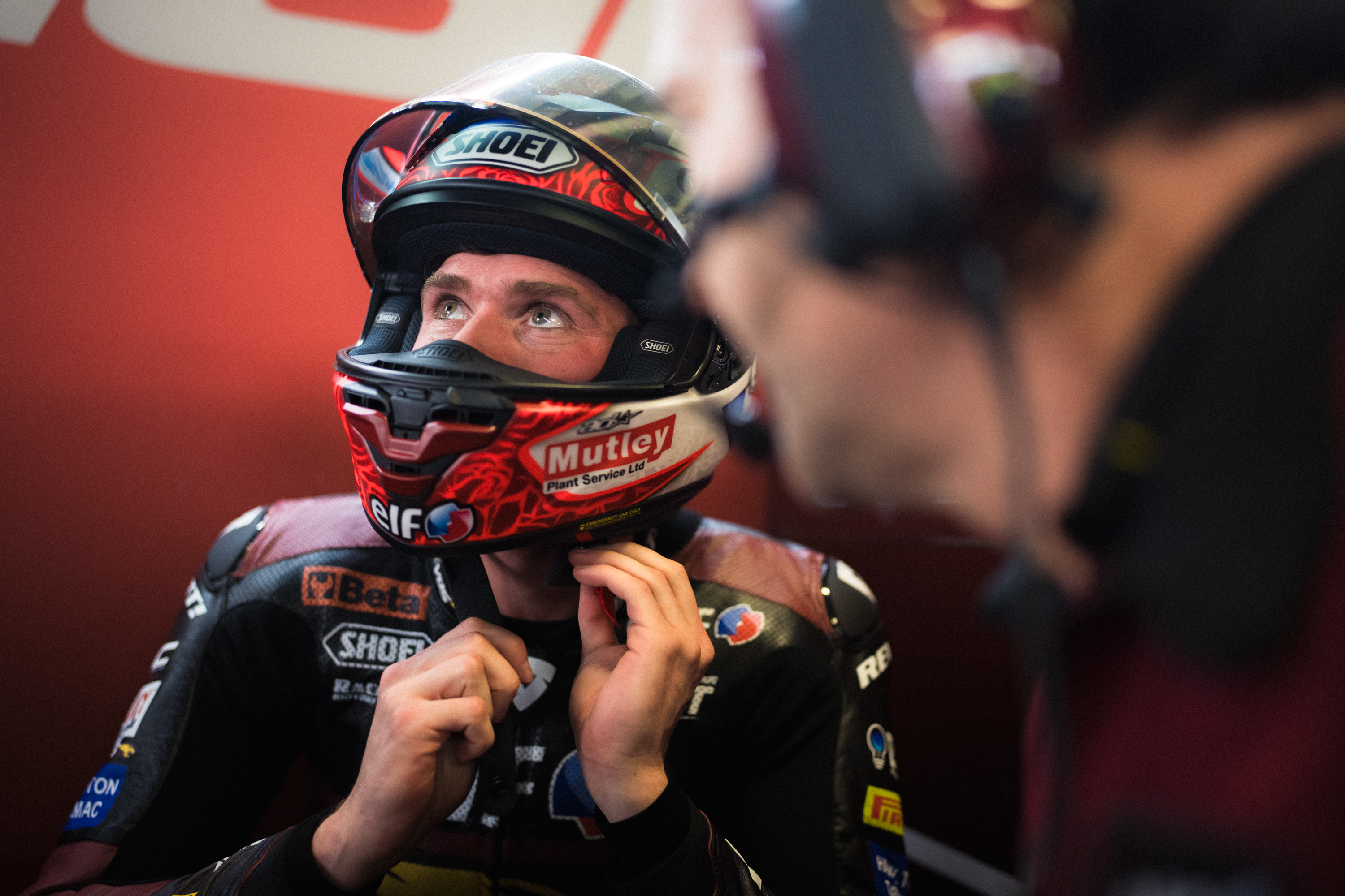 Dixon in the groove after promising Portugal opening 1