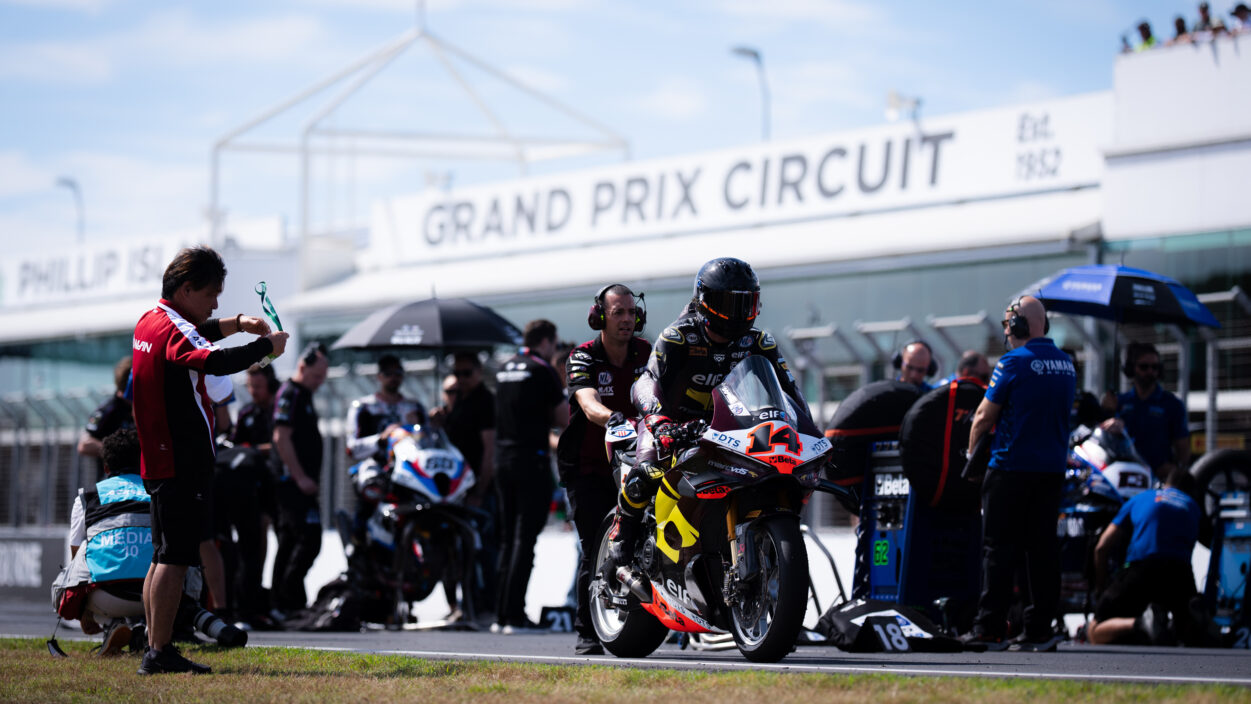 Fighting fifth from front row for Lowes in Phillip Island opener 15