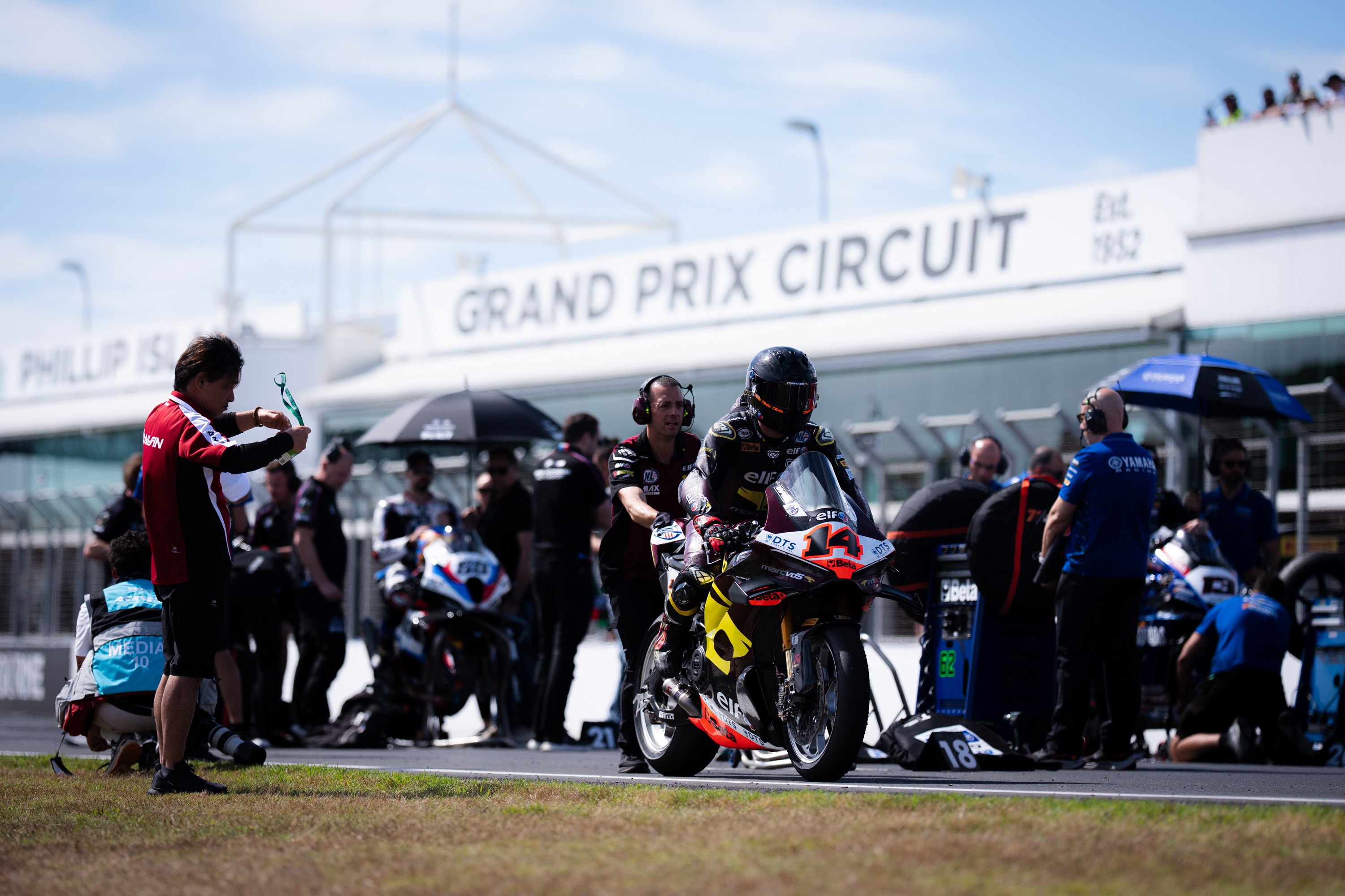 Fighting fifth from front row for Lowes in Phillip Island opener 1