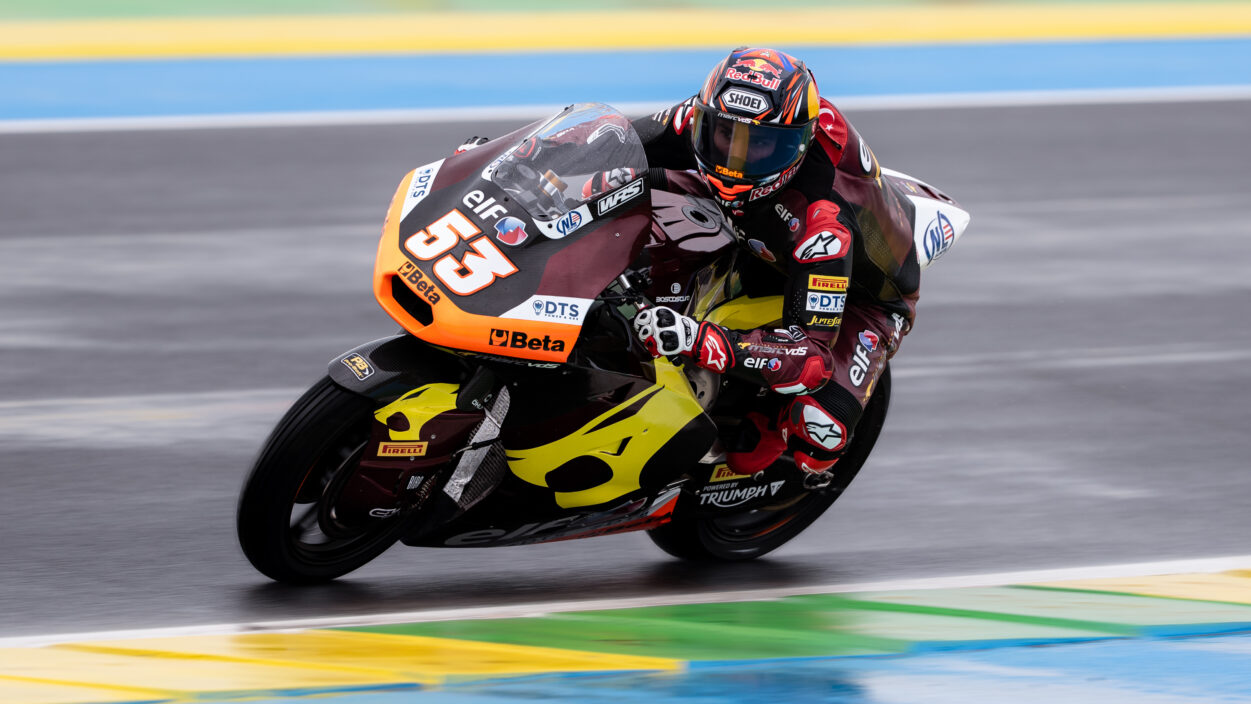 Oncu makes Q2 cut on rain-affected Friday 19