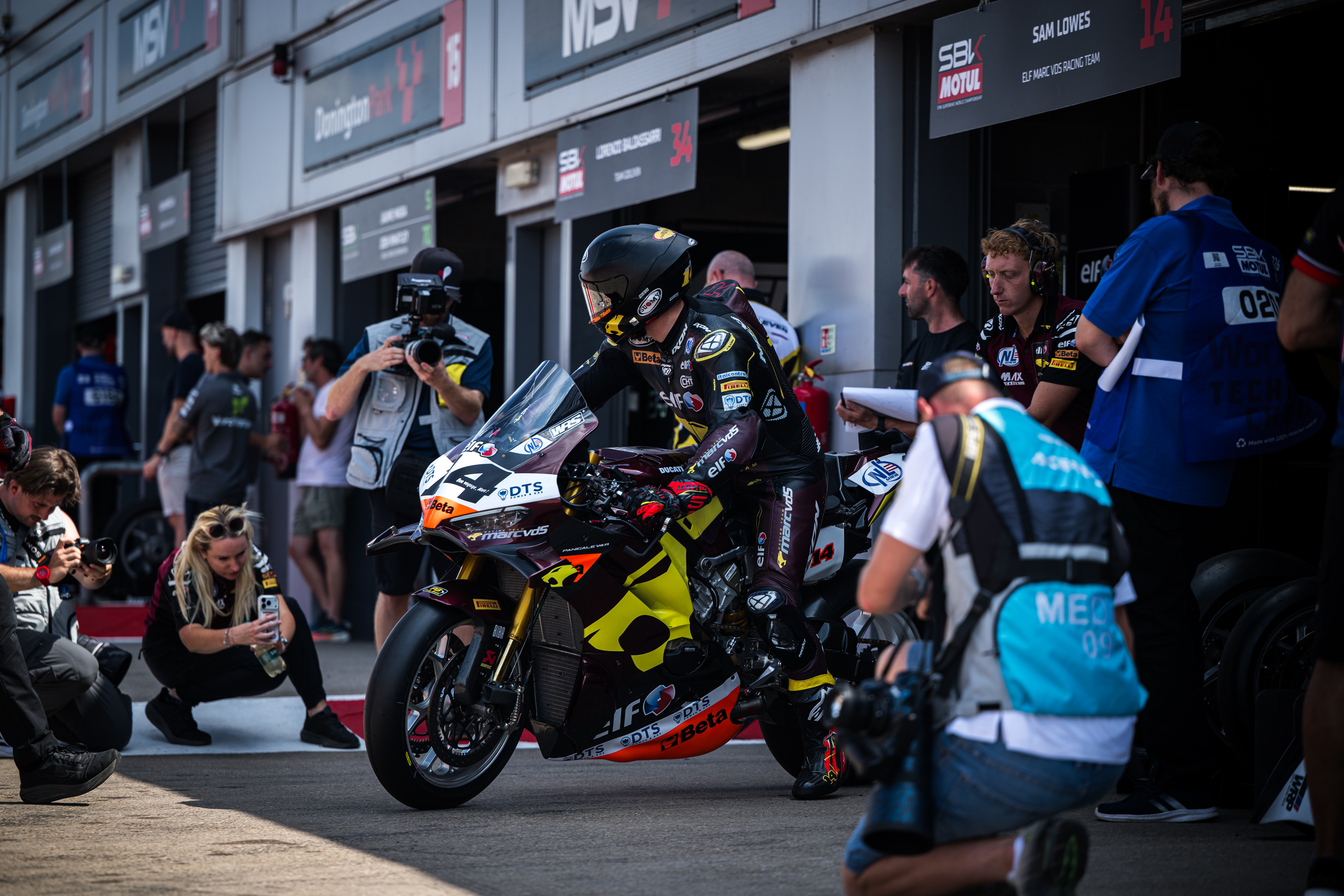 Top six for home hero Lowes on emotional day at Donington 1