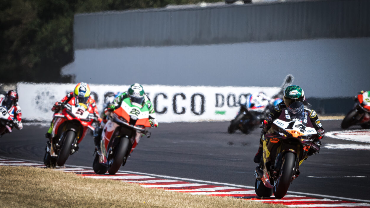 Lowes thrills home crowd with podium fight at Donington 15