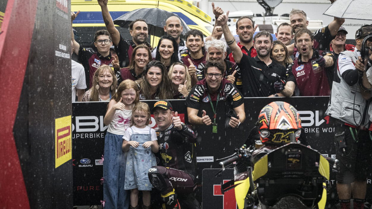 Lowes closes 2026 with stunning podium treble in Jerez 11
